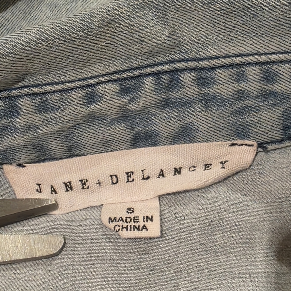 Jane & Delancey Light Wash Denim Button(snap)-Up Shirt. Sz Small. - Picture 7 of 8